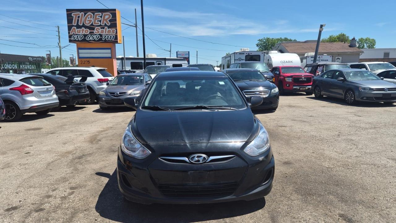 2013 Hyundai Accent GL Photo