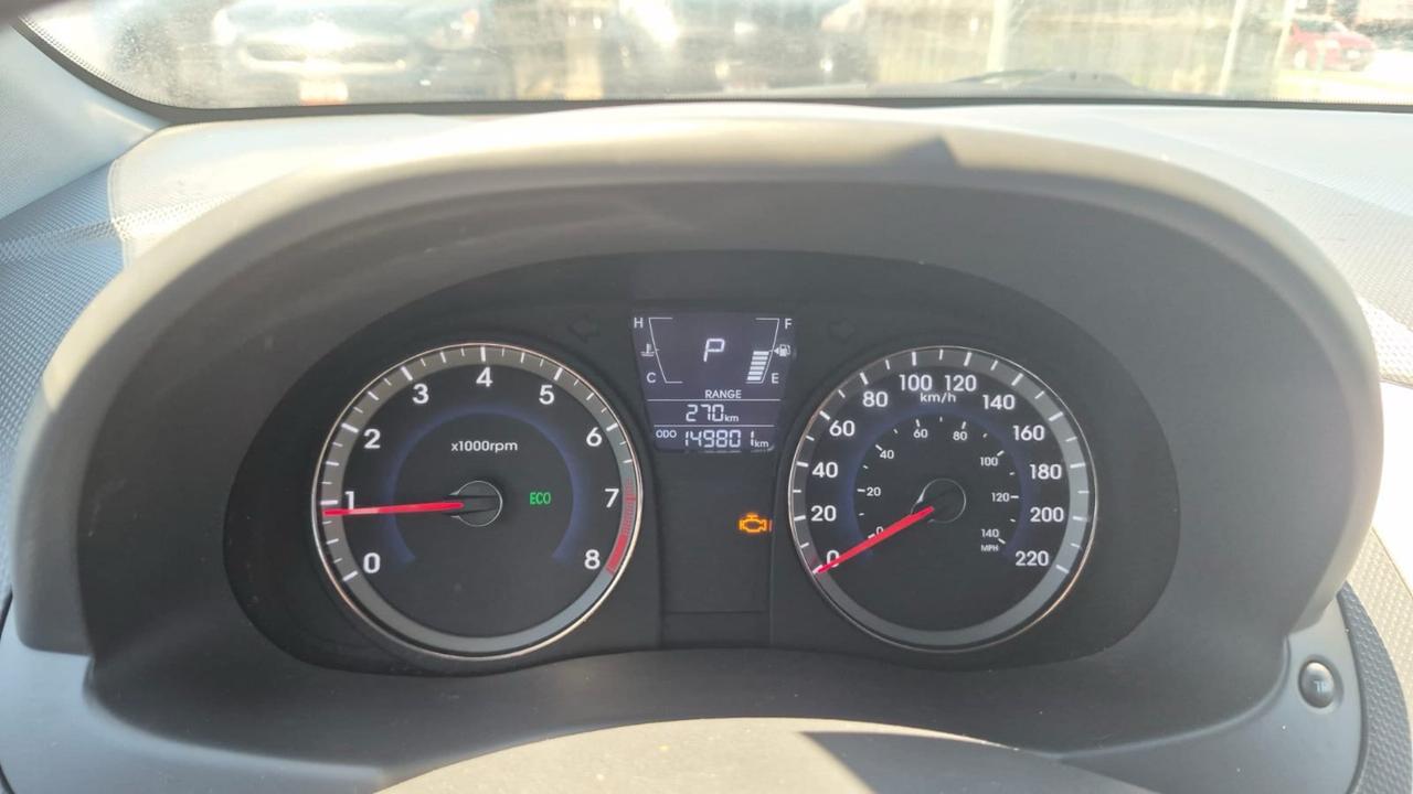 2013 Hyundai Accent GL Photo