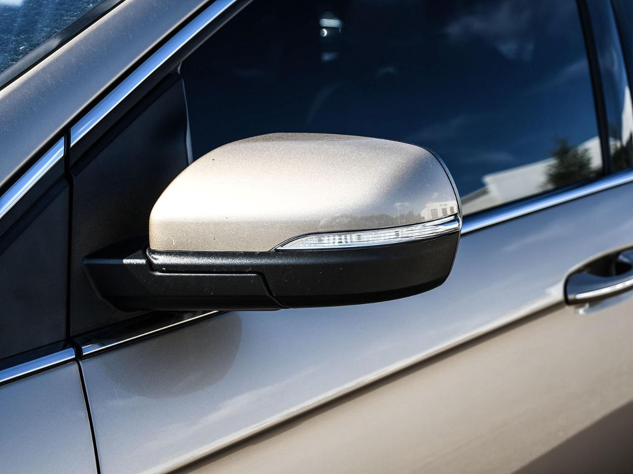 2020 Ford Edge Titanium AWD Photo