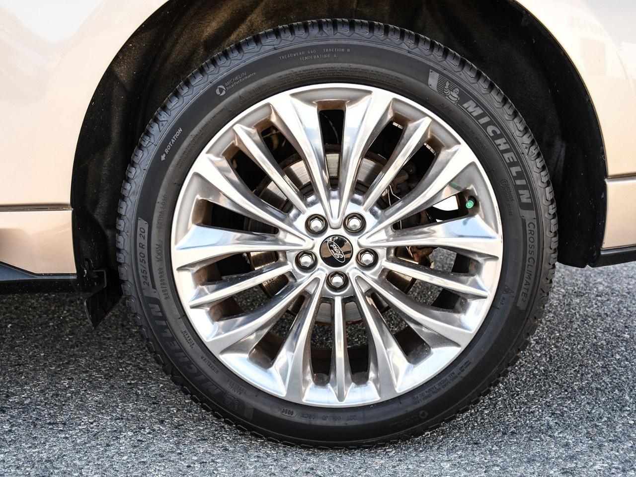 2020 Ford Edge Titanium AWD Photo