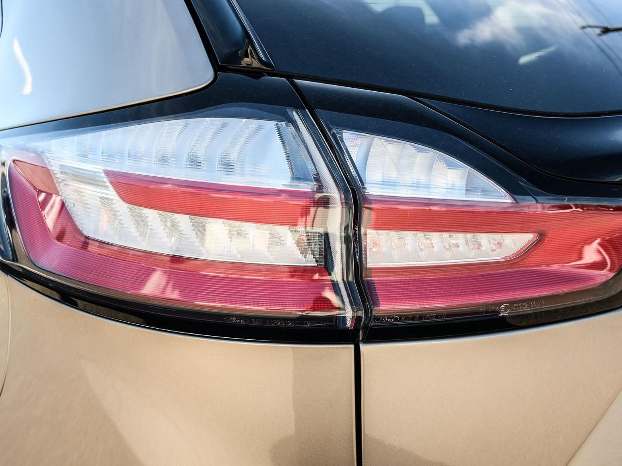 2020 Ford Edge Titanium AWD Photo