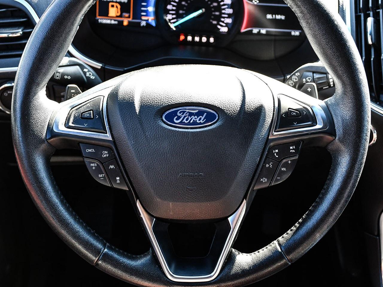 2020 Ford Edge Titanium AWD Photo