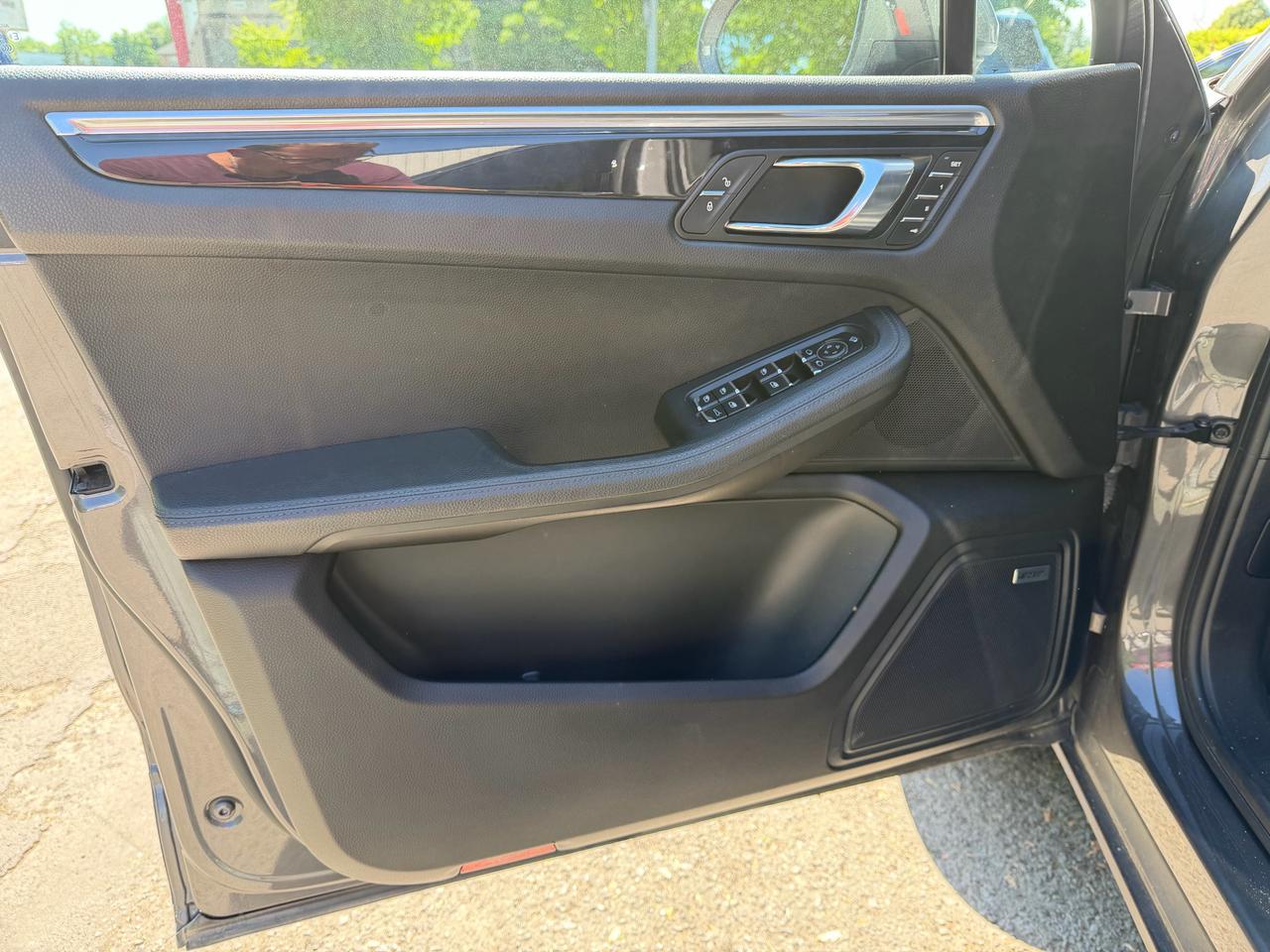 2016 Porsche Macan S AWD!! BOSE AUDIO, CARPLAY, 14-WAY POWER SEATS! - Photo #16