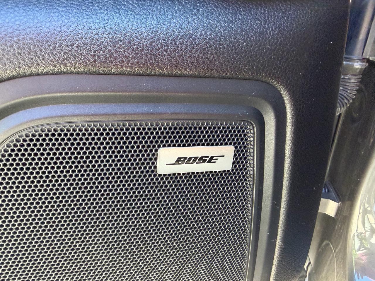 2016 Porsche Macan S AWD!! BOSE AUDIO, CARPLAY, 14-WAY POWER SEATS! Photo