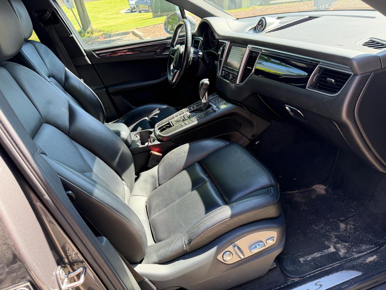 2016 Porsche Macan S AWD!! BOSE AUDIO, CARPLAY, 14-WAY POWER SEATS! Photo