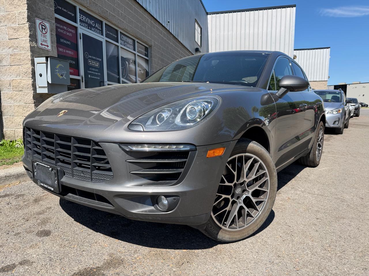 2016 Porsche Macan S AWD!! BOSE AUDIO, CARPLAY, 14-WAY POWER SEATS! - Photo #2