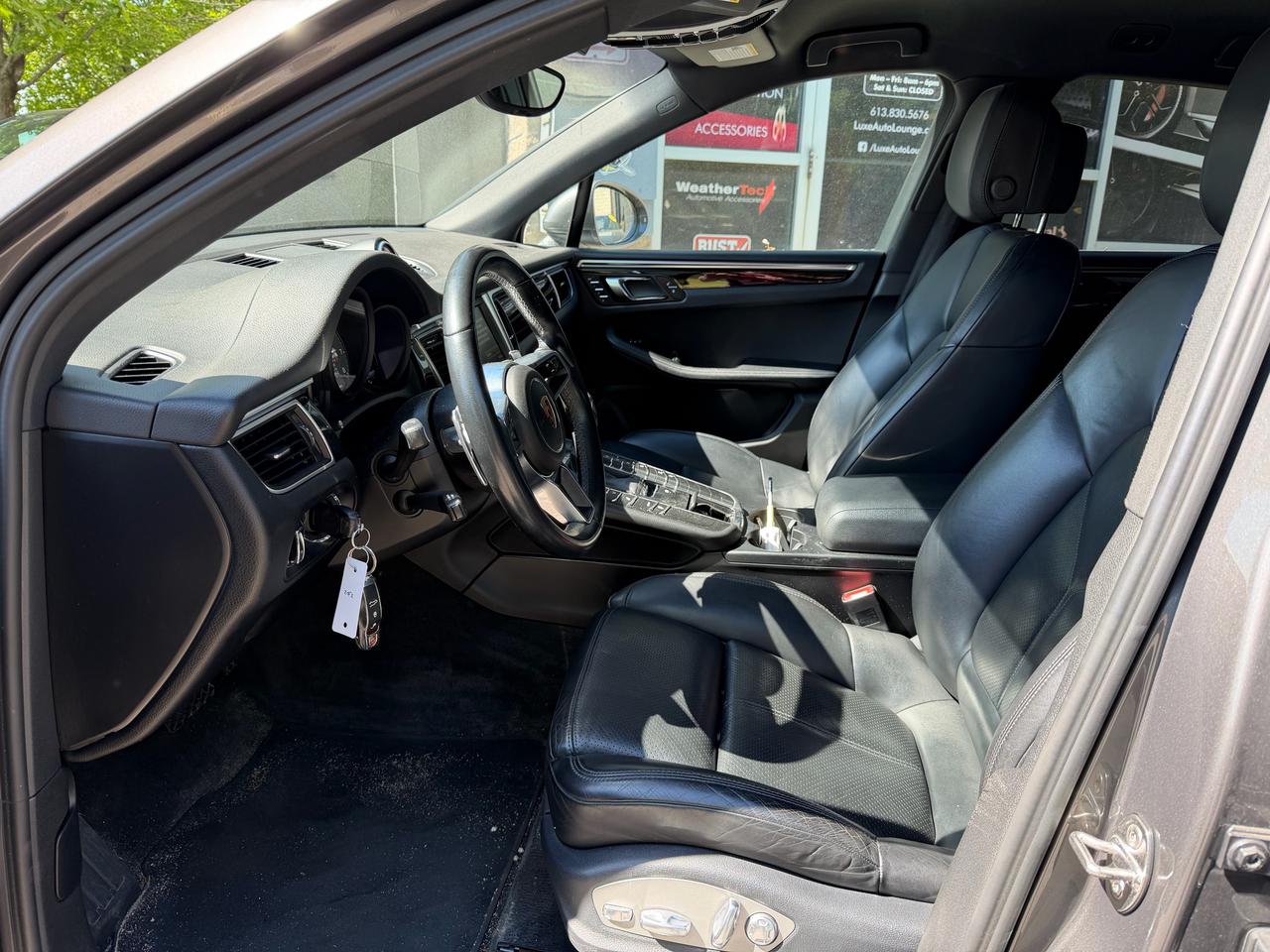 2016 Porsche Macan S AWD!! BOSE AUDIO, CARPLAY, 14-WAY POWER SEATS! Photo