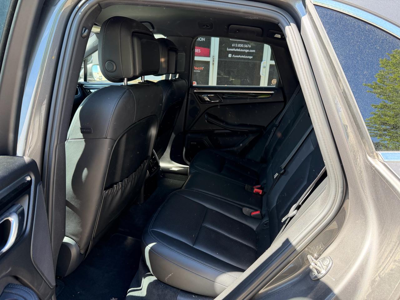 2016 Porsche Macan S AWD!! BOSE AUDIO, CARPLAY, 14-WAY POWER SEATS! Photo