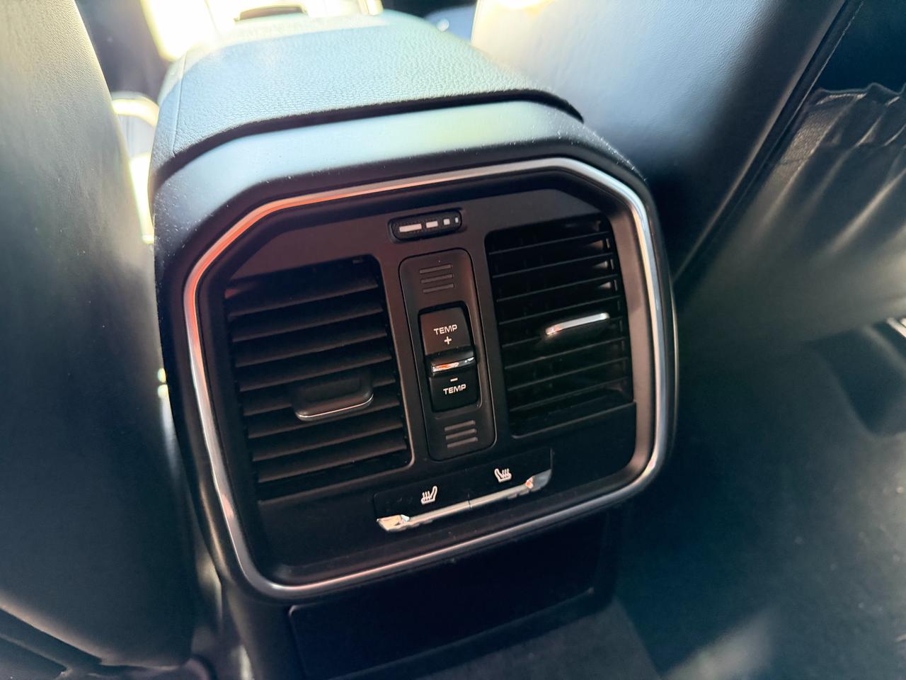 2016 Porsche Macan S AWD!! BOSE AUDIO, CARPLAY, 14-WAY POWER SEATS! Photo