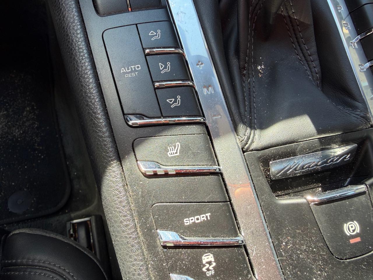 2016 Porsche Macan S AWD!! BOSE AUDIO, CARPLAY, 14-WAY POWER SEATS! Photo