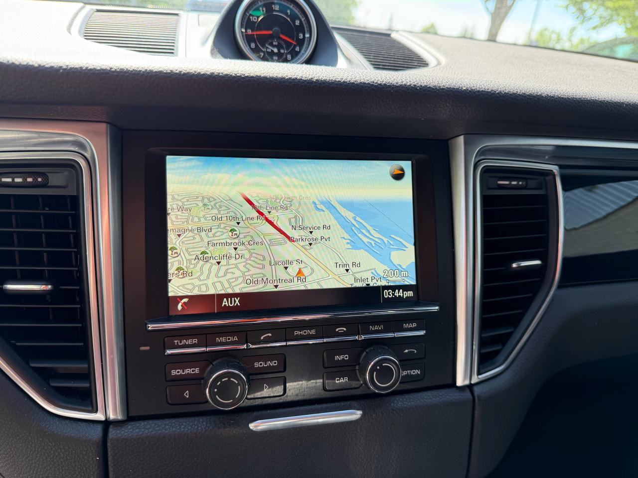 2016 Porsche Macan S AWD!! BOSE AUDIO, CARPLAY, 14-WAY POWER SEATS! Photo