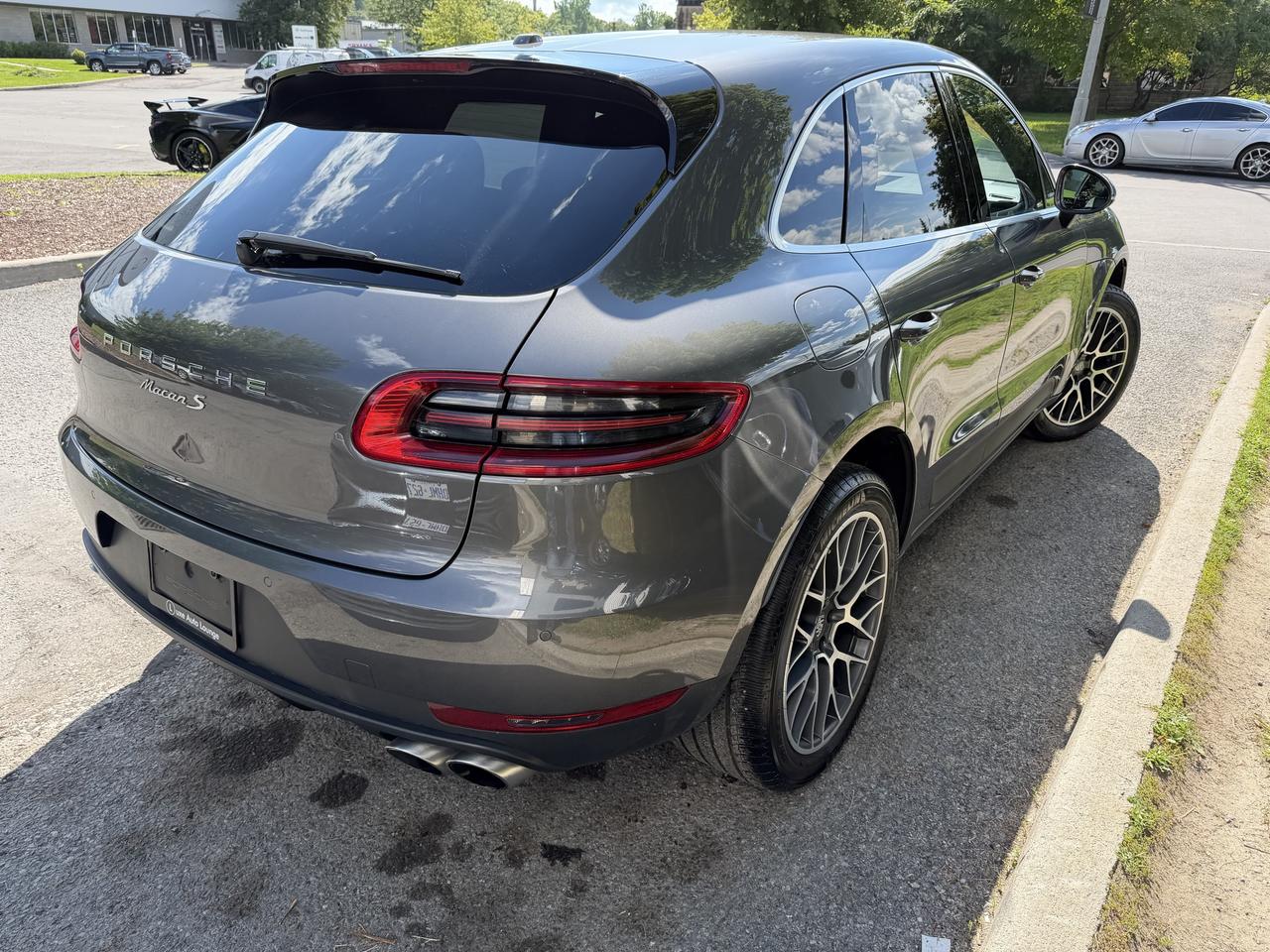 2016 Porsche Macan S AWD!! BOSE AUDIO, CARPLAY, 14-WAY POWER SEATS! - Photo #9