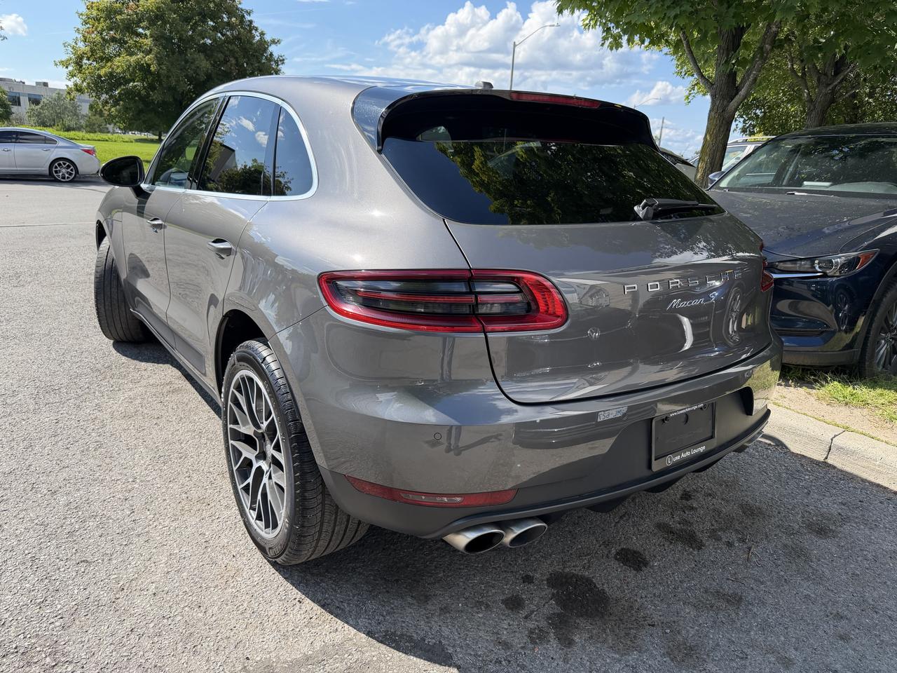 2016 Porsche Macan S AWD!! BOSE AUDIO, CARPLAY, 14-WAY POWER SEATS! Photo