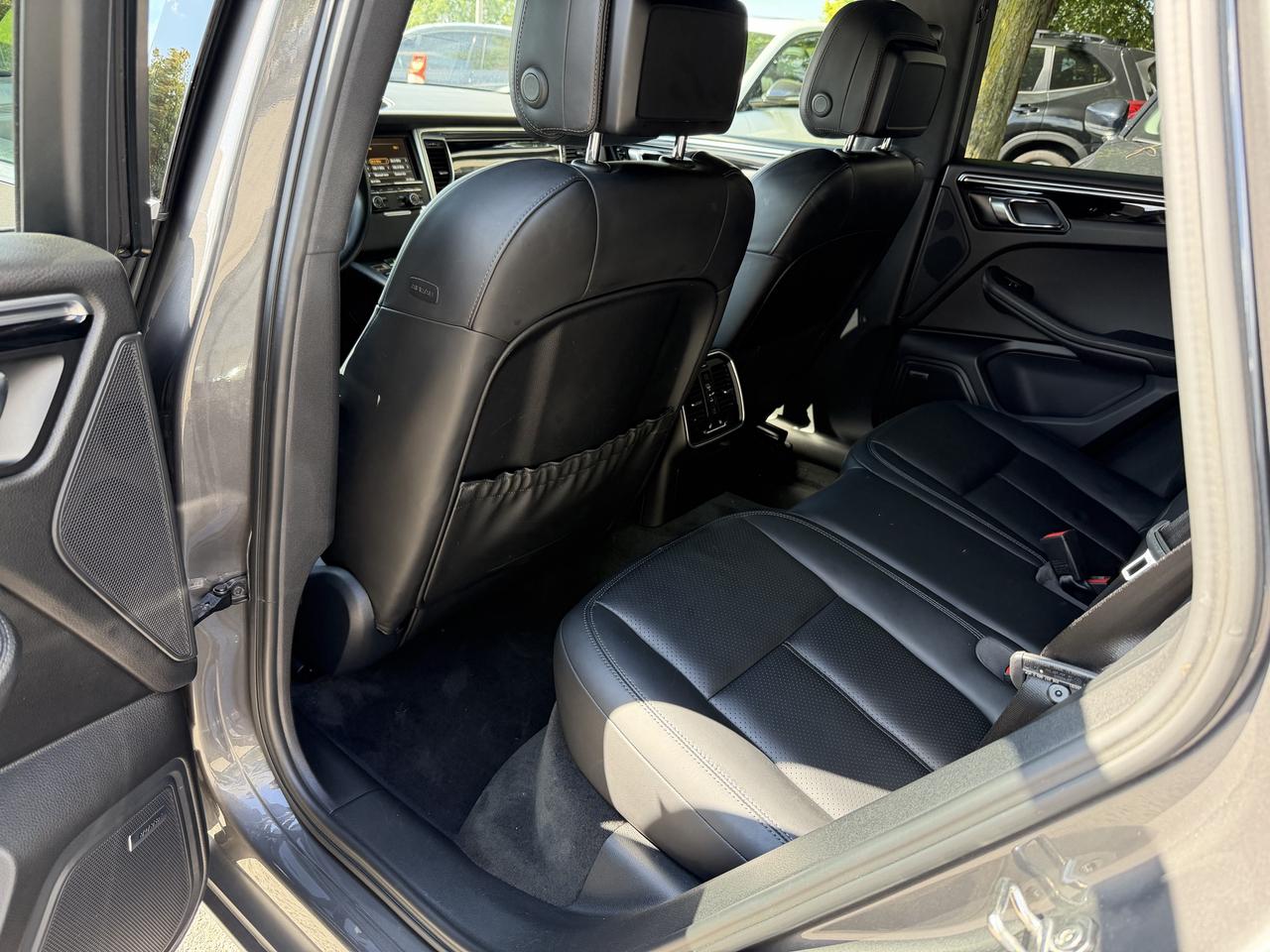 2016 Porsche Macan S AWD!! BOSE AUDIO, CARPLAY, 14-WAY POWER SEATS! - Photo #36