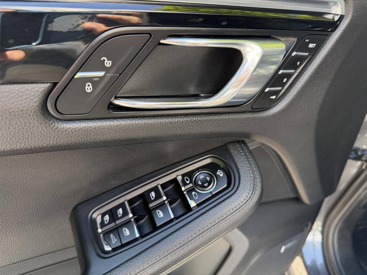 2016 Porsche Macan S AWD!! BOSE AUDIO, CARPLAY, 14-WAY POWER SEATS! - Photo #17