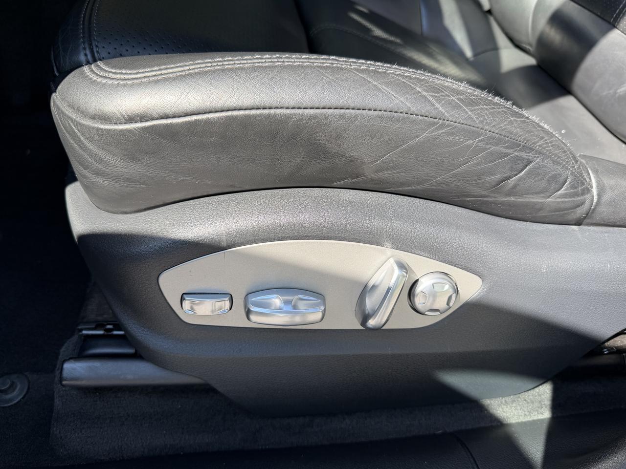 2016 Porsche Macan S AWD!! BOSE AUDIO, CARPLAY, 14-WAY POWER SEATS! Photo