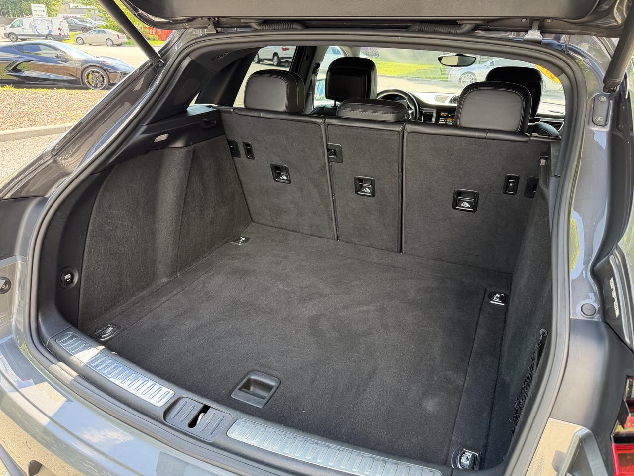 2016 Porsche Macan S AWD!! BOSE AUDIO, CARPLAY, 14-WAY POWER SEATS! - Photo #37