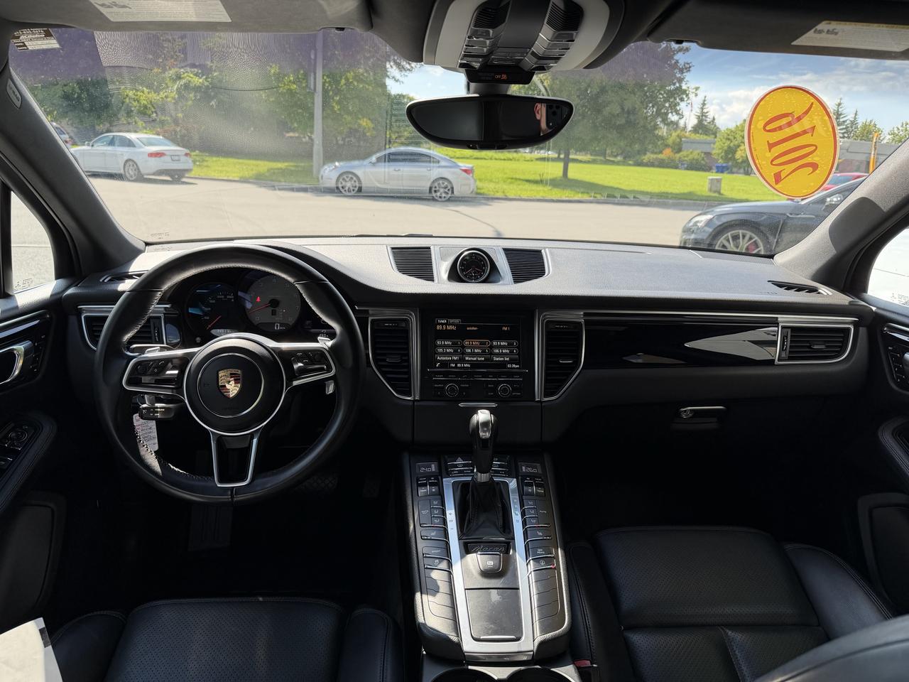 2016 Porsche Macan S AWD!! BOSE AUDIO, CARPLAY, 14-WAY POWER SEATS! Photo