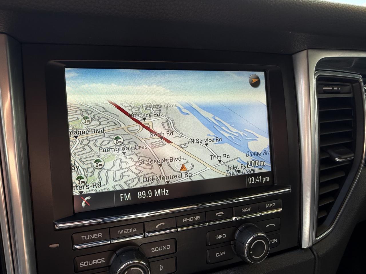 2016 Porsche Macan S AWD!! BOSE AUDIO, CARPLAY, 14-WAY POWER SEATS! - Photo #31