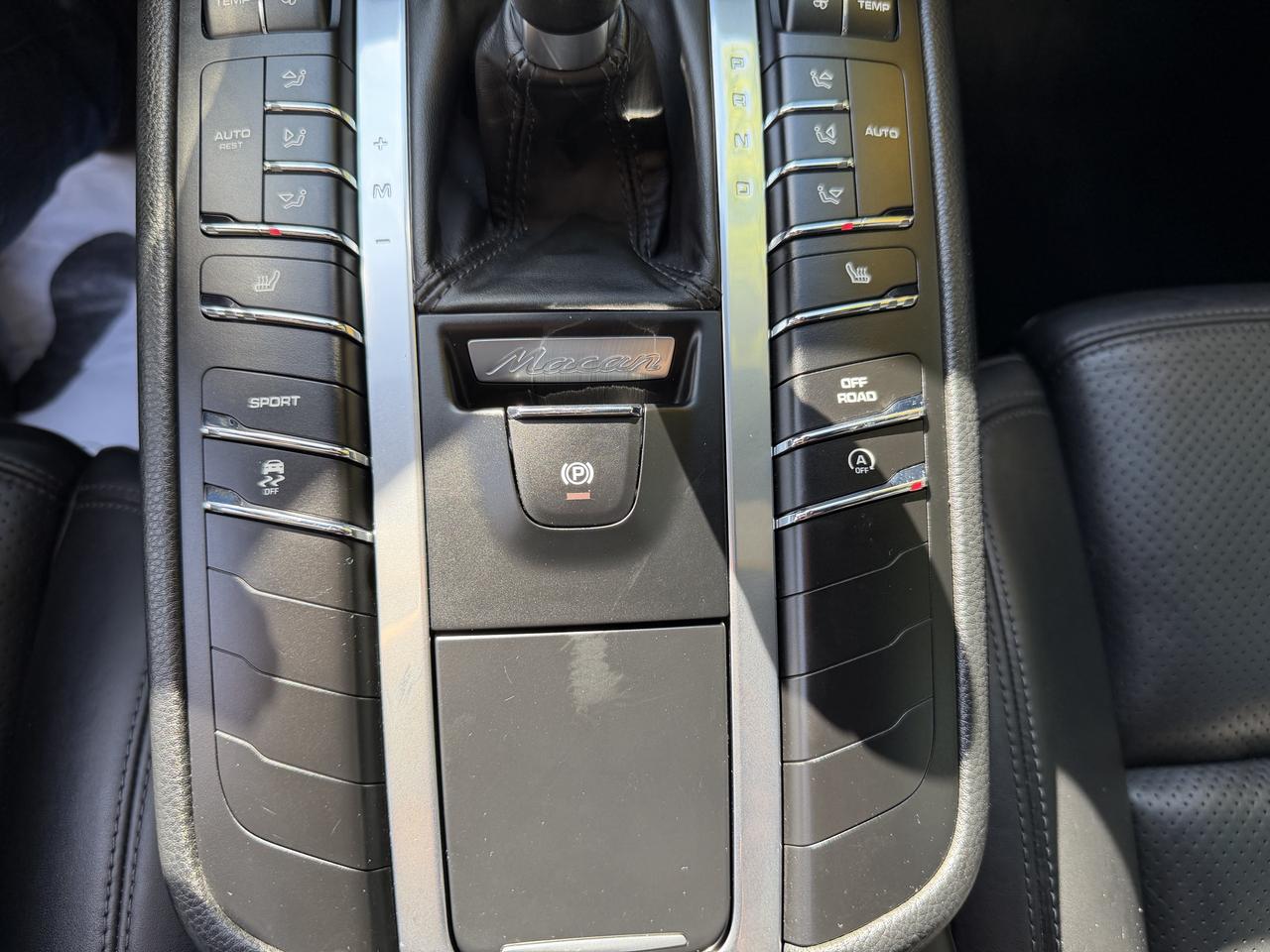 2016 Porsche Macan S AWD!! BOSE AUDIO, CARPLAY, 14-WAY POWER SEATS! - Photo #34