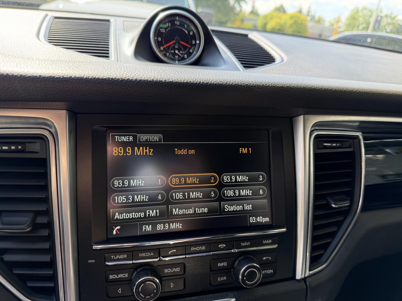 2016 Porsche Macan S AWD!! BOSE AUDIO, CARPLAY, 14-WAY POWER SEATS! Photo