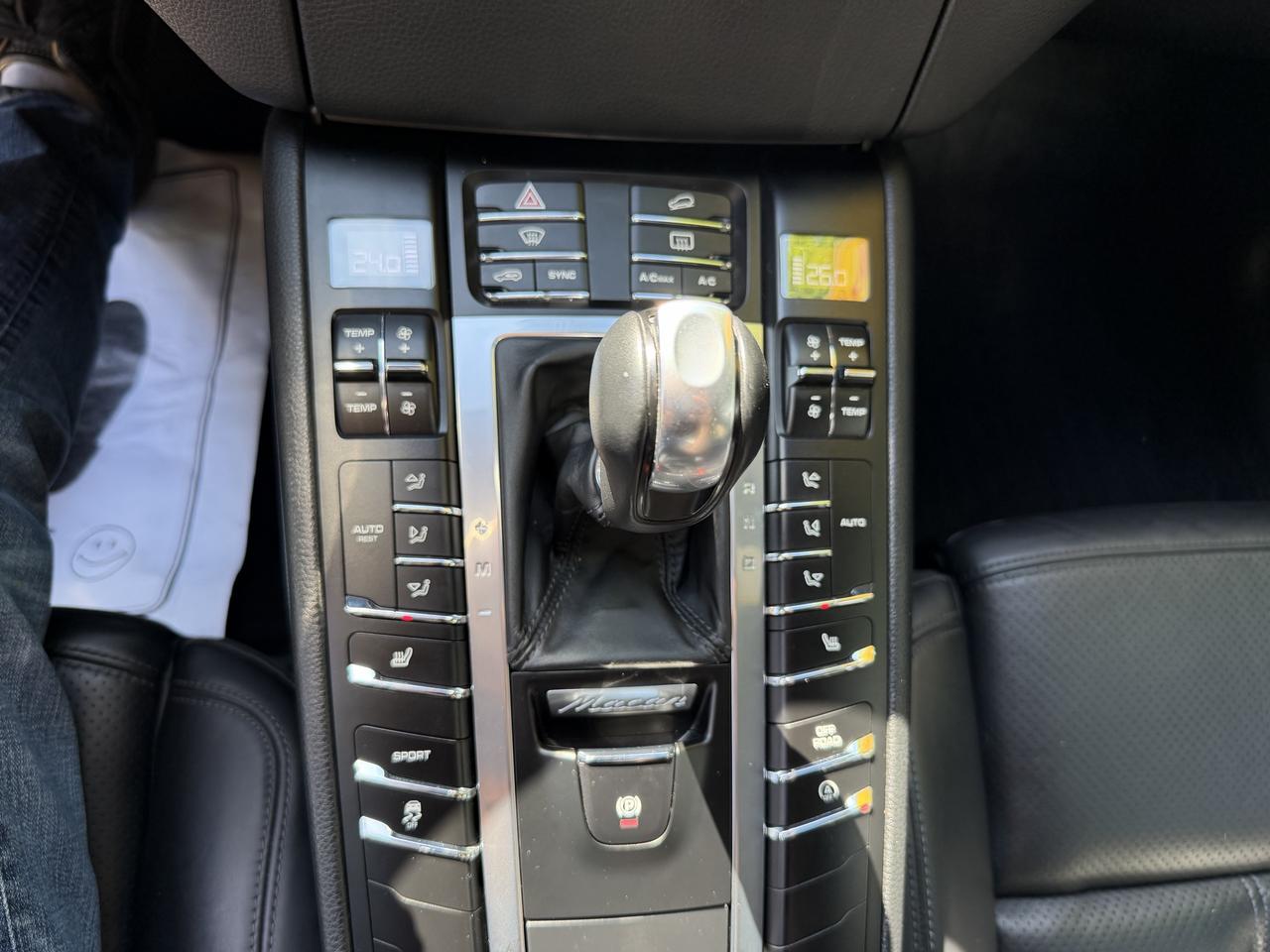 2016 Porsche Macan S AWD!! BOSE AUDIO, CARPLAY, 14-WAY POWER SEATS! Photo
