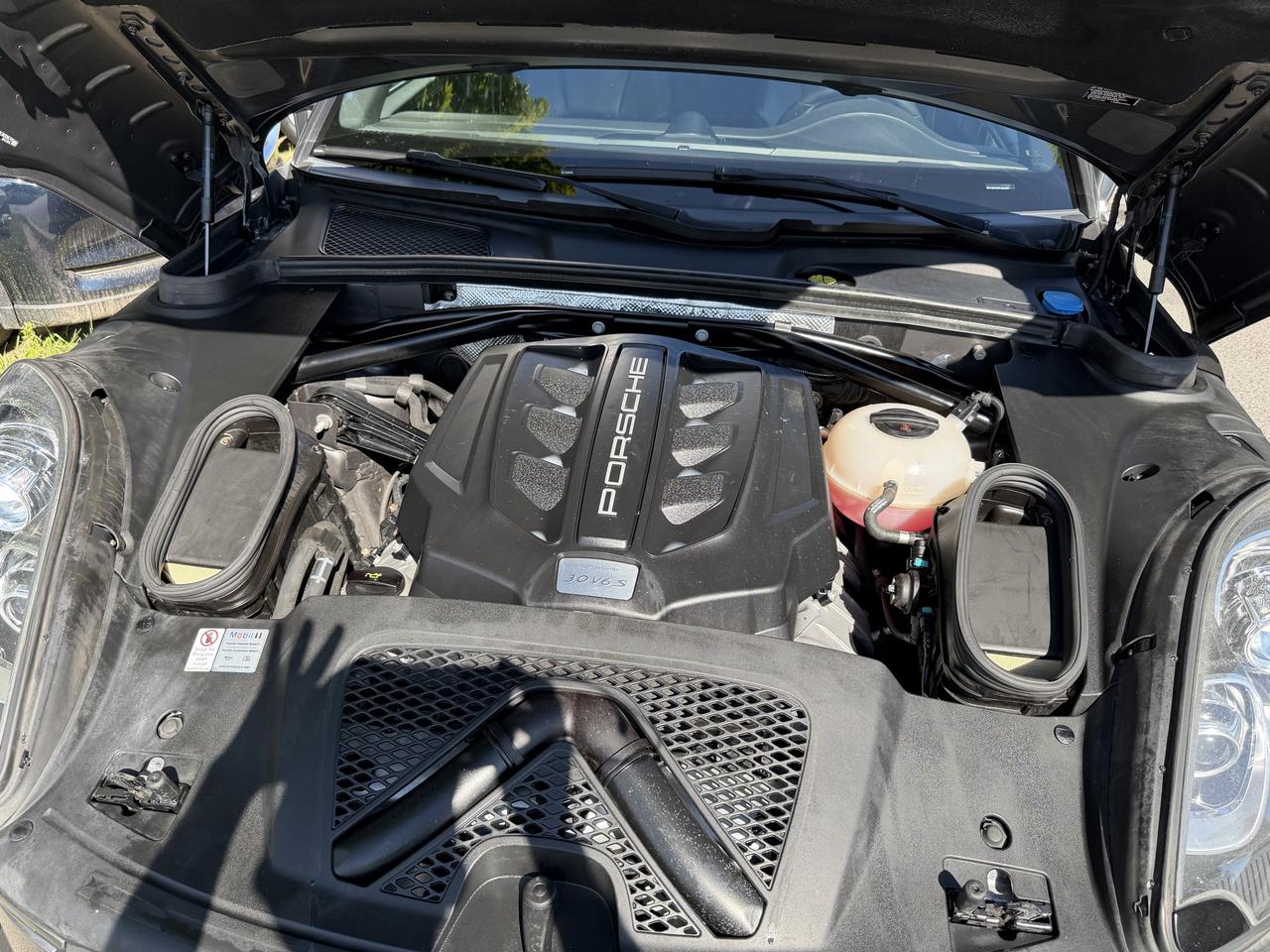 2016 Porsche Macan S AWD!! BOSE AUDIO, CARPLAY, 14-WAY POWER SEATS! - Photo #15