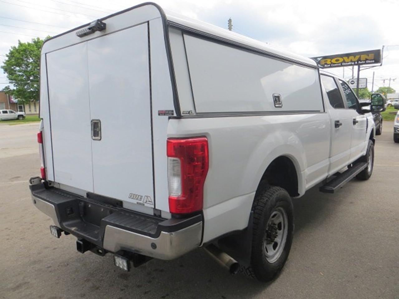 2017 Ford SUPER DUTY F-350 SRW CERTIFIED, 4X4, SUPER CREW, 8 FT BOX, LOCKING DIFF Photo