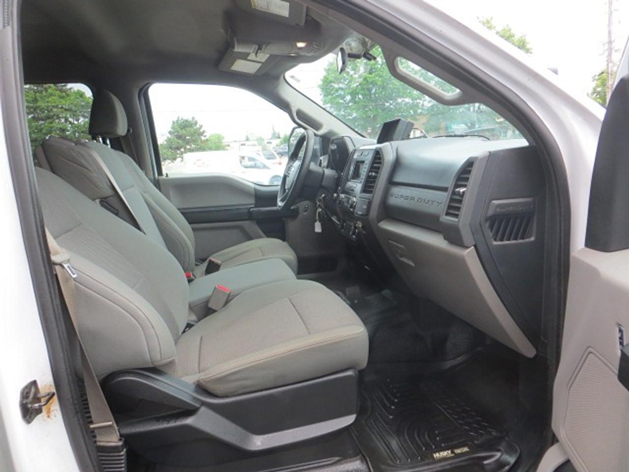 2017 Ford SUPER DUTY F-350 SRW CERTIFIED, 4X4, SUPER CREW, 8 FT BOX, LOCKING DIFF Photo