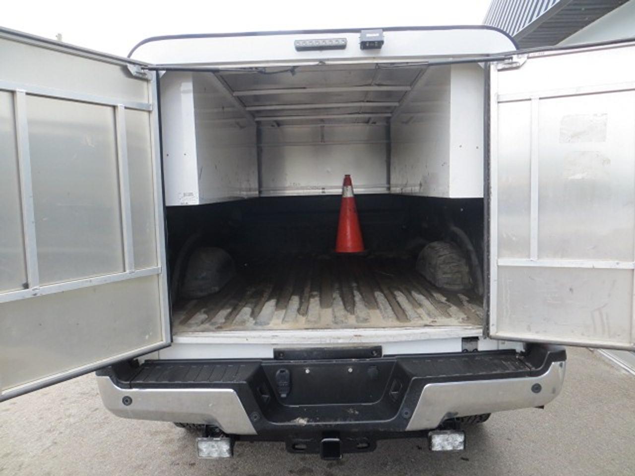 2017 Ford SUPER DUTY F-350 SRW CERTIFIED, 4X4, SUPER CREW, 8 FT BOX, LOCKING DIFF Photo