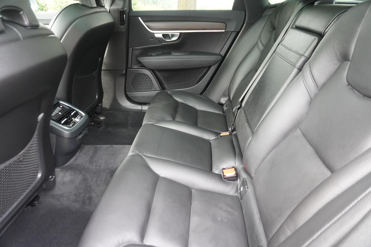 2019 Volvo V90 ONE OWNER / LUXURY / ADVENTURE / PRACTICALITY Photo