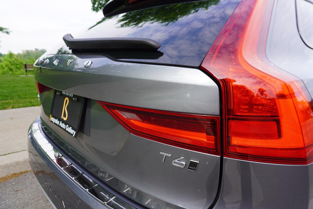 2019 Volvo V90 ONE OWNER / LUXURY / ADVENTURE / PRACTICALITY Photo