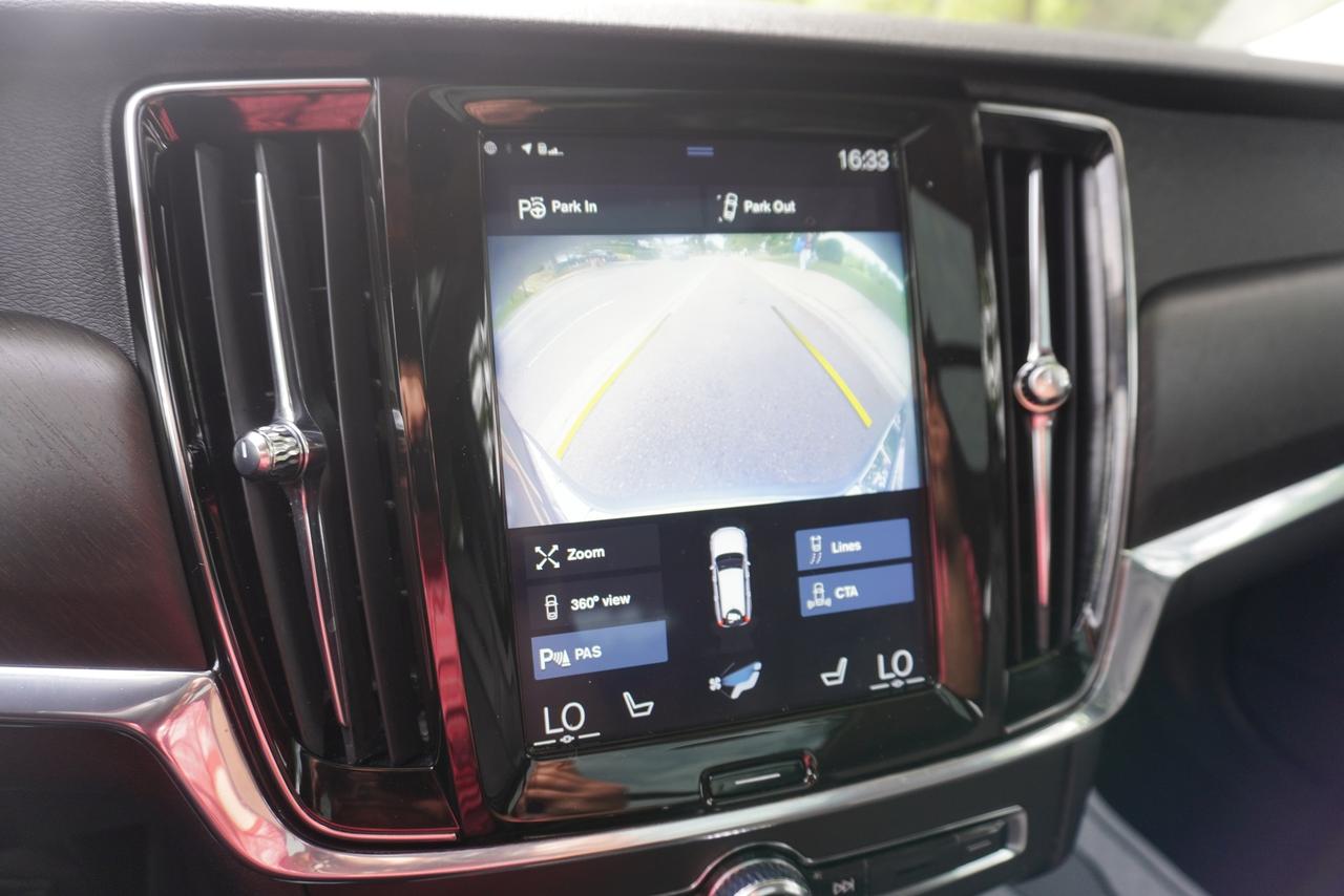 2019 Volvo V90 ONE OWNER / LUXURY / ADVENTURE / PRACTICALITY Photo