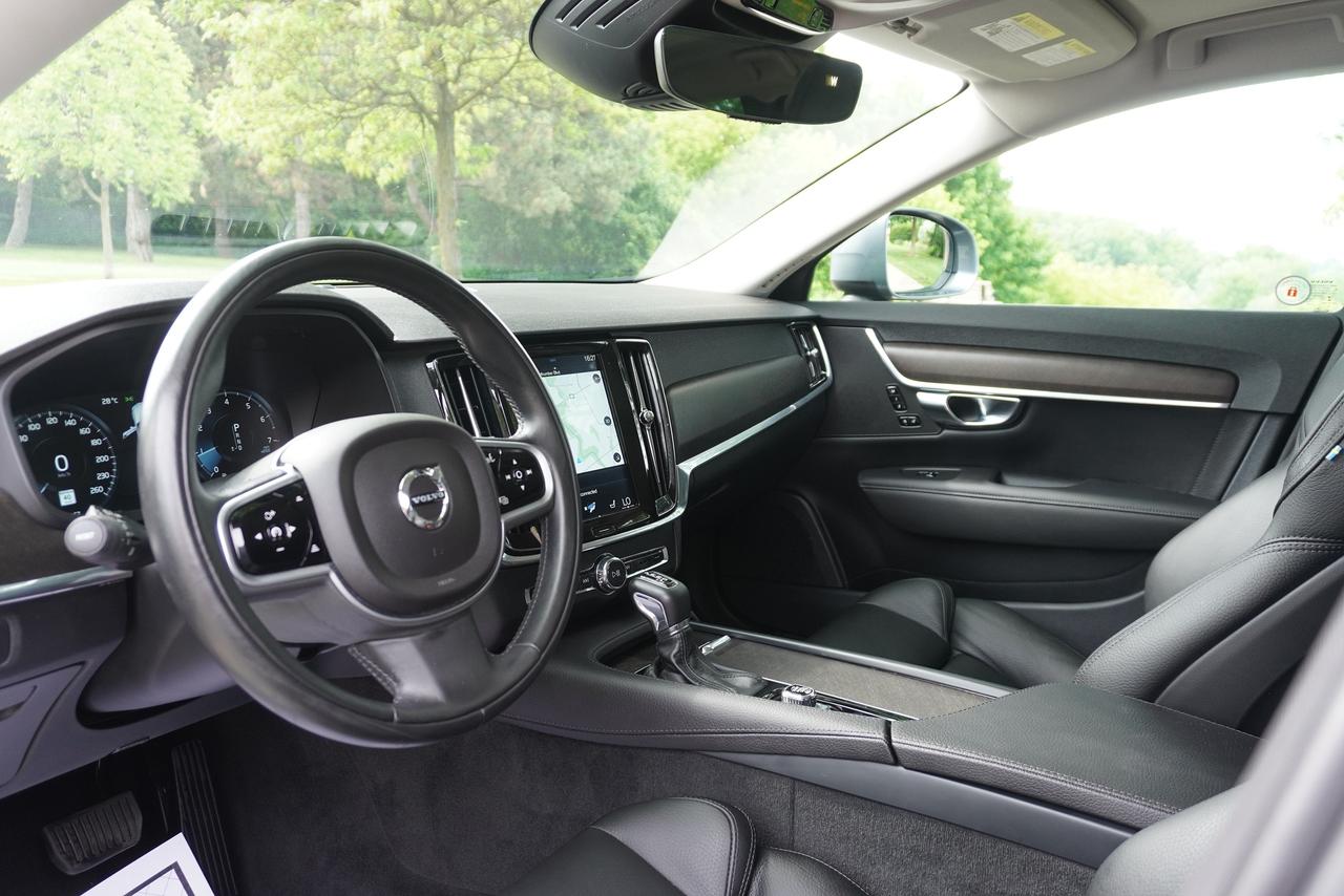 2019 Volvo V90 ONE OWNER / LUXURY / ADVENTURE / PRACTICALITY Photo