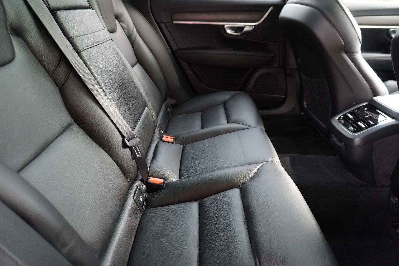2019 Volvo V90 ONE OWNER / LUXURY / ADVENTURE / PRACTICALITY Photo