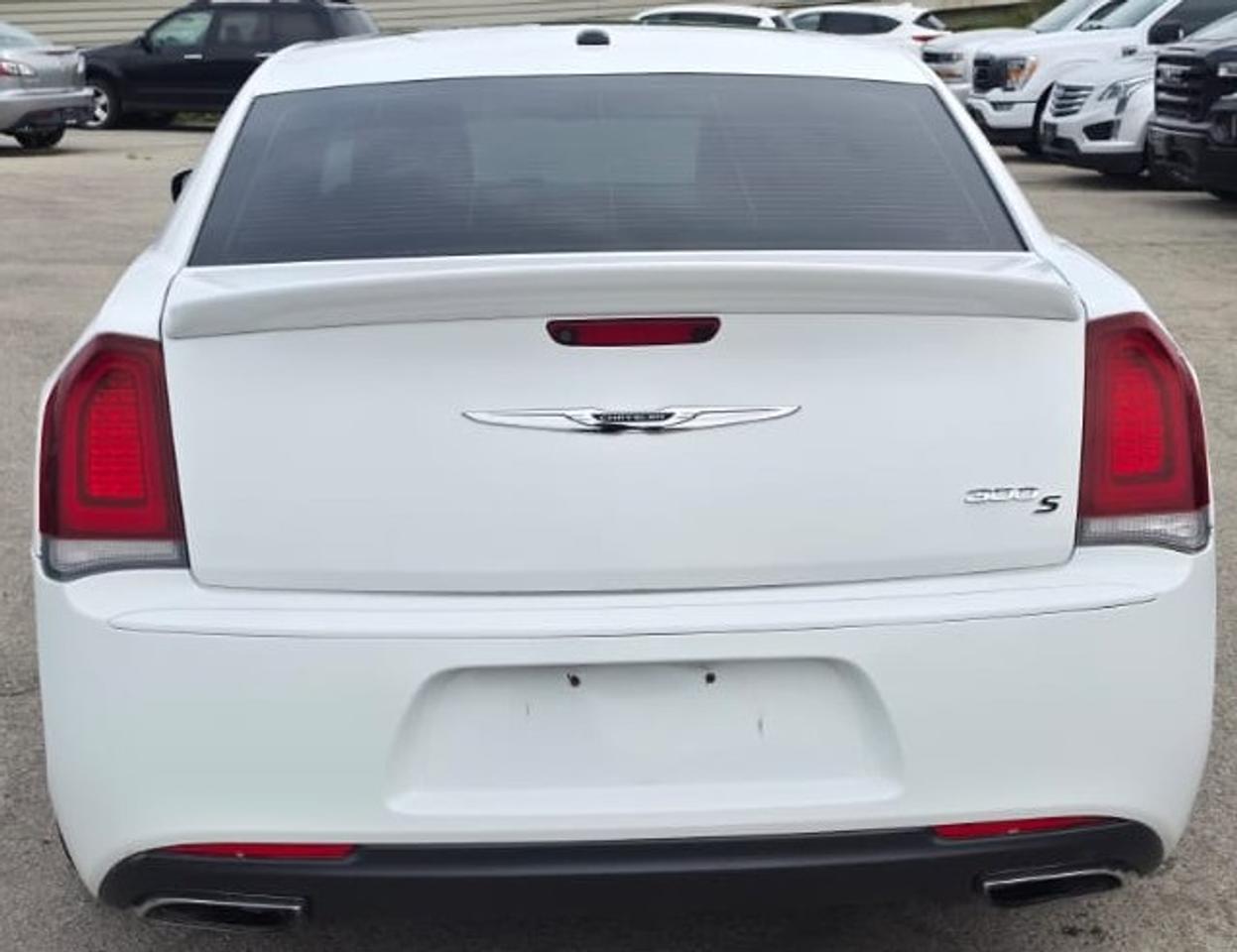 2017 Chrysler 300 300S / NO ACCIDENTS / LEATHER / PANO ROOF / NAV Photo2