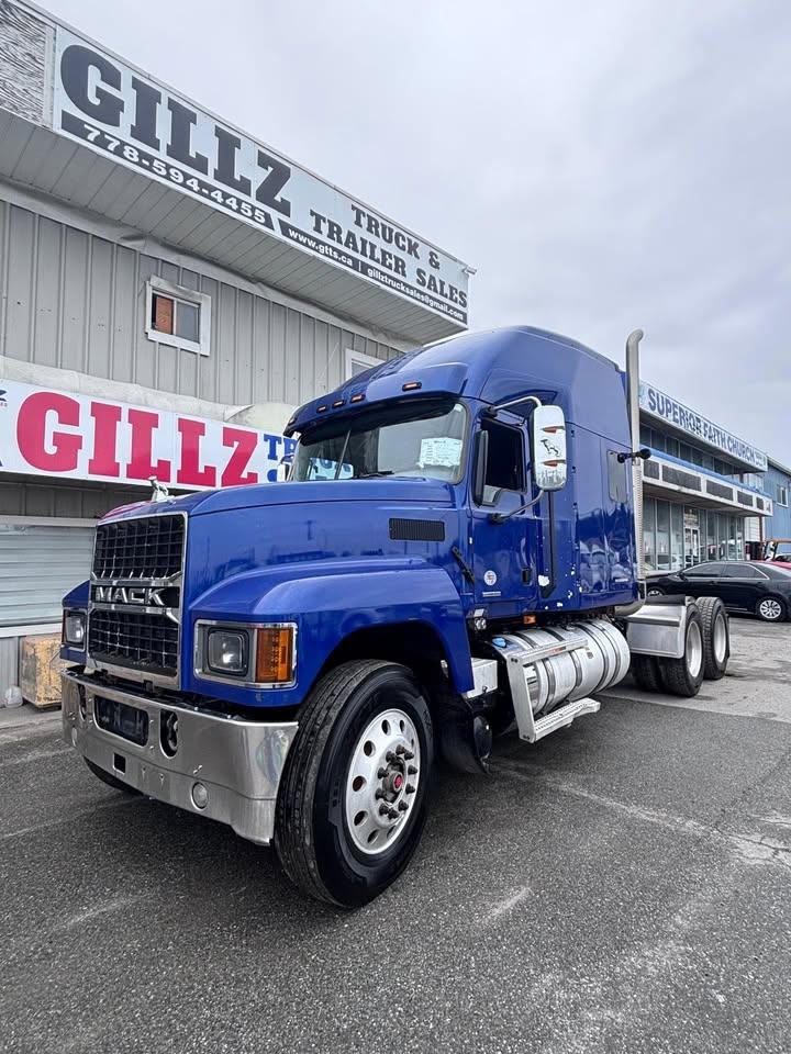 2022 Mack Pinnacle  - Photo #1