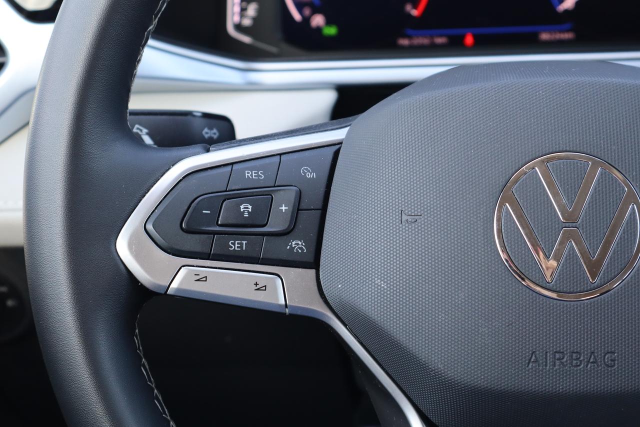 2025 Volkswagen Taos Comfortline 4Motion Photo