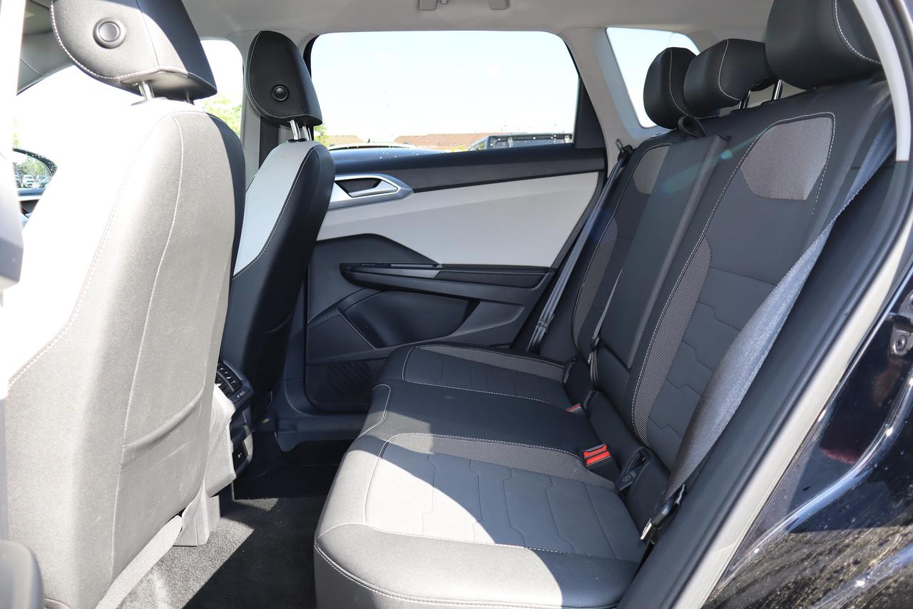 2025 Volkswagen Taos Comfortline 4Motion Photo