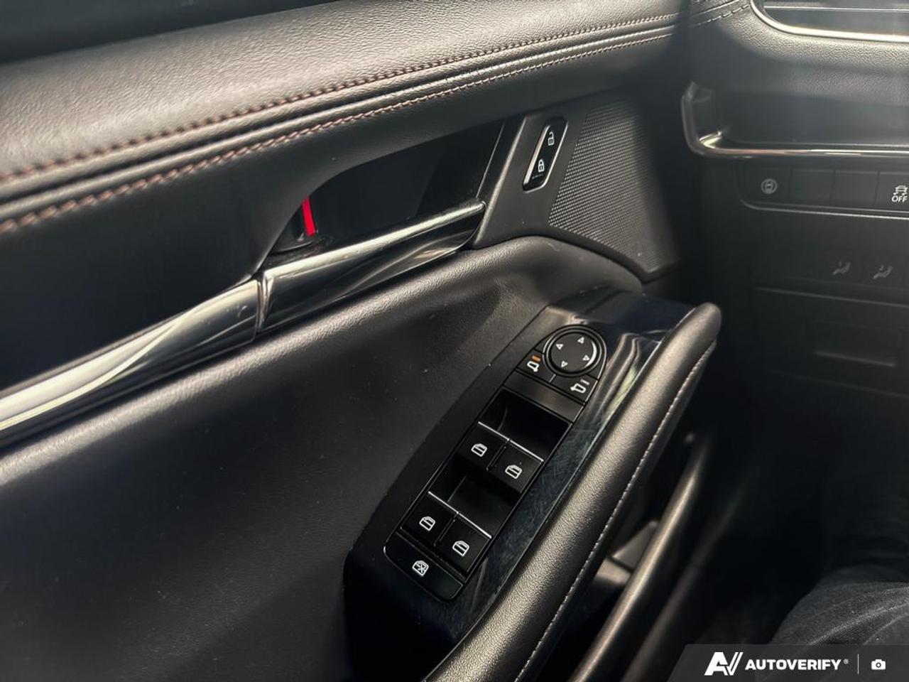 2019 Mazda MAZDA3 GS LUXURY / AWD / LEATHER / ROOF / HTD SEATS / Photo