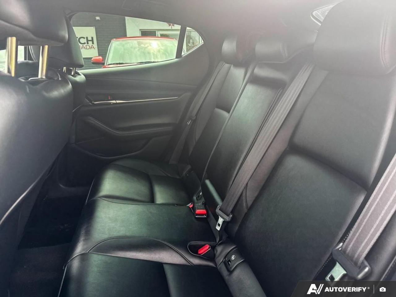 2019 Mazda MAZDA3 GS LUXURY / AWD / LEATHER / ROOF / HTD SEATS / Photo