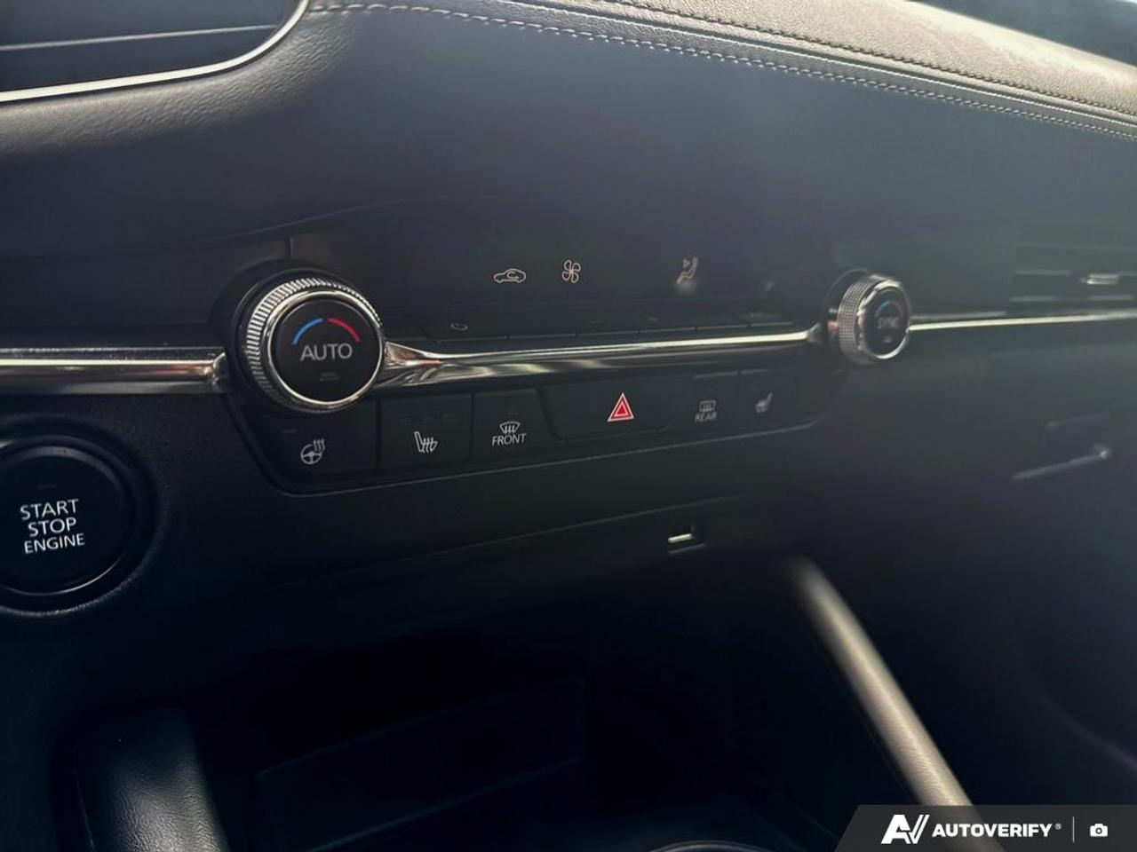 2019 Mazda MAZDA3 GS LUXURY / AWD / LEATHER / ROOF / HTD SEATS / Photo