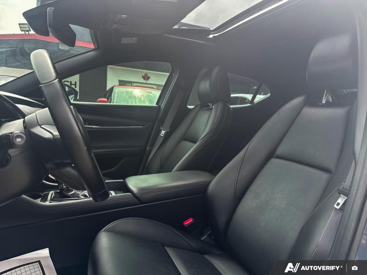 2019 Mazda MAZDA3 GS LUXURY / AWD / LEATHER / ROOF / HTD SEATS / Photo
