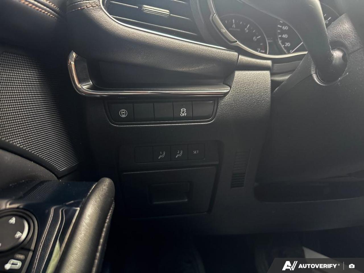 2019 Mazda MAZDA3 GS LUXURY / AWD / LEATHER / ROOF / HTD SEATS / Photo
