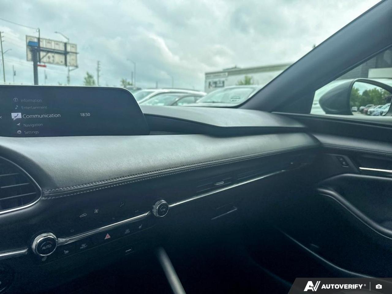 2019 Mazda MAZDA3 GS LUXURY / AWD / LEATHER / ROOF / HTD SEATS / Photo