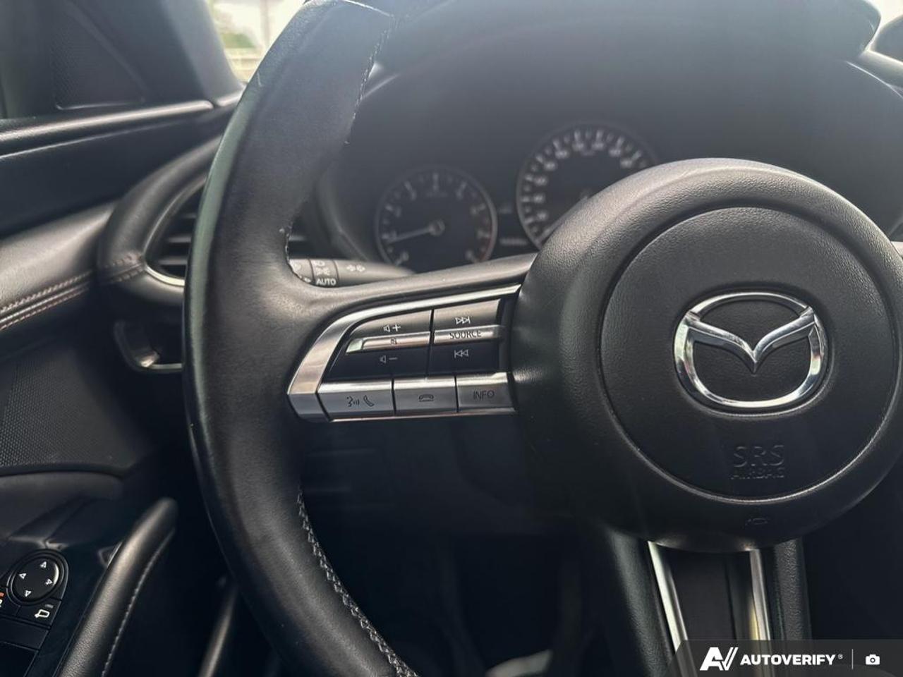 2019 Mazda MAZDA3 GS LUXURY / AWD / LEATHER / ROOF / HTD SEATS / Photo