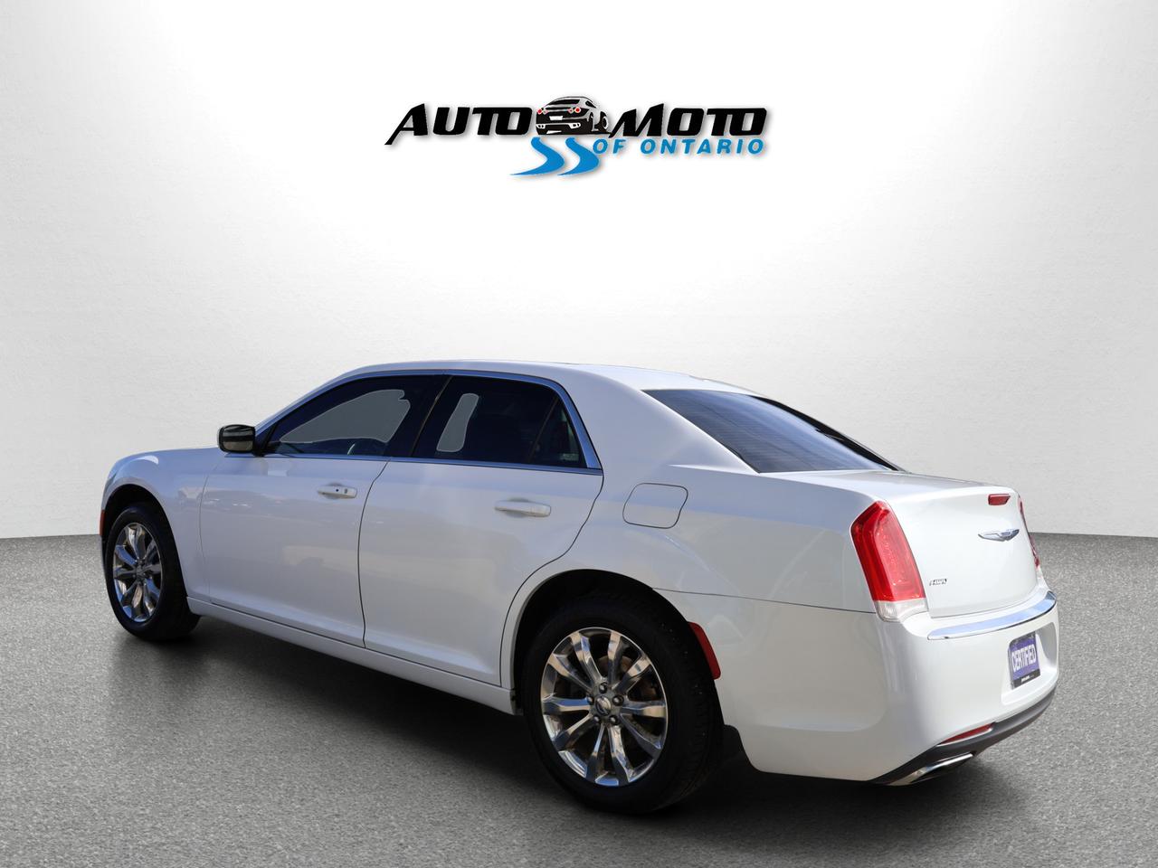 2015 Chrysler 300 TOURING AWD CERTIFIED *ACCIDENT FREE*SERVICE RECORDS* CAMERA NAV BLUETOOTH LEATHRE HEATED SEATS PANO ROOF CRUISE ALLOYS Photo3