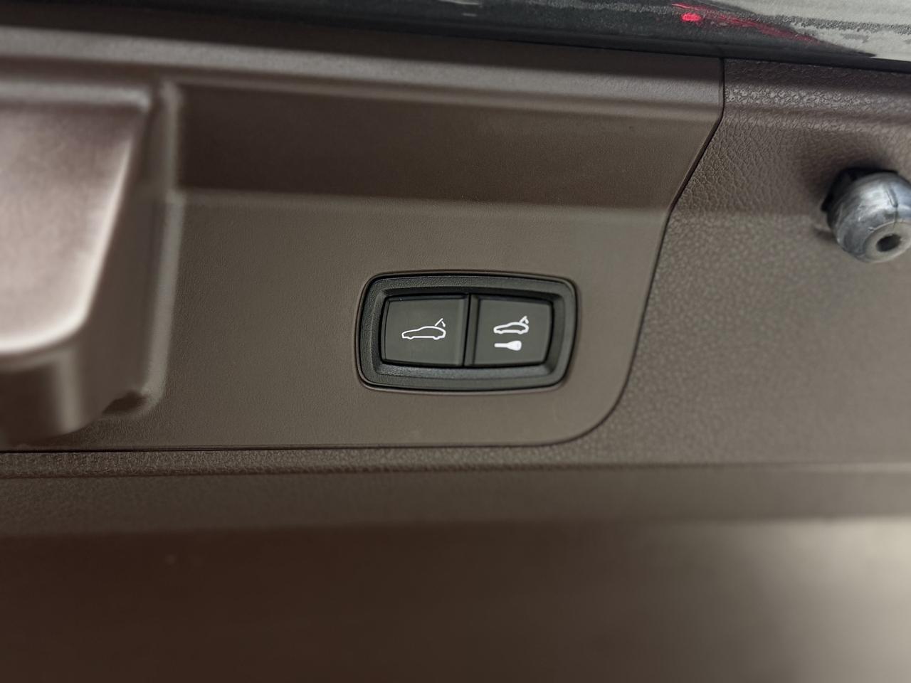 2018 Porsche Panamera 4 E-HYBRID|PANO|CHRONO|BSM|AIR SUSPN.| Photo