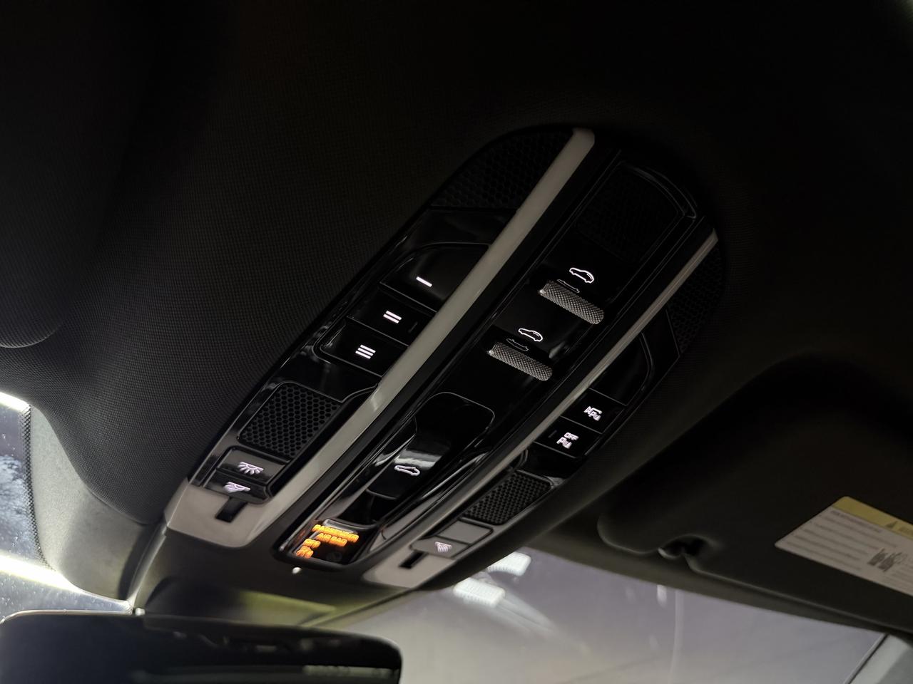 2018 Porsche Panamera 4 E-HYBRID|PANO|CHRONO|BSM|AIR SUSPN.| Photo