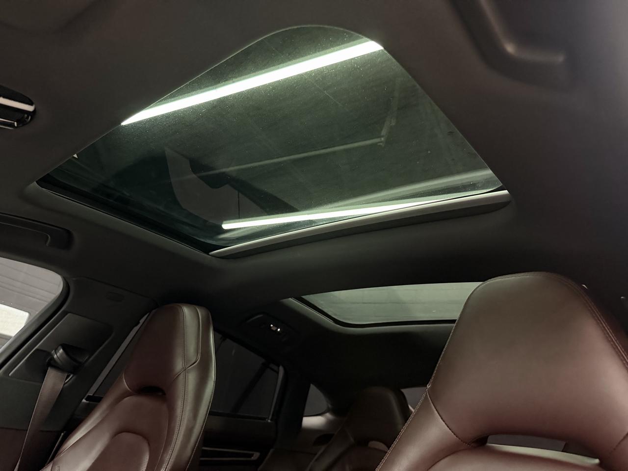 2018 Porsche Panamera 4 E-HYBRID|PANO|CHRONO|BSM|AIR SUSPN.| Photo